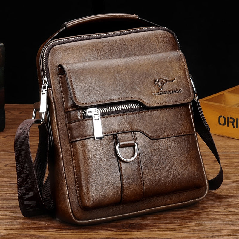 Bolsa Transversal Masculina, Bolsa Tiracolo Masculina, Bolsa Crossbody Masculina, Bolsa de Ombro Masculina, Bolsa Lateral Masculina, Bolsa Transversal para Homem, Bolsa Masculina Estilo Carteiro, Bolsa Tiracolo para Homem, Bolsa Transversal de Couro Masculina, Bolsa Pequena Masculina Transversal