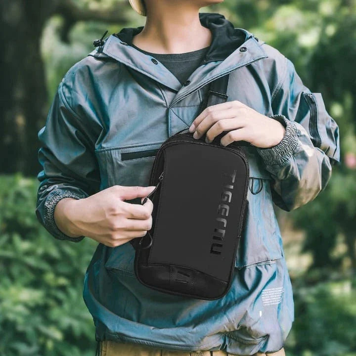 Bolsa Transversal Masculina, Bolsa Tiracolo Masculina, Bolsa Crossbody Masculina, Bolsa de Ombro Masculina, Bolsa Lateral Masculina, Bolsa Transversal para Homem, Bolsa Masculina Estilo Carteiro, Bolsa Tiracolo para Homem, Bolsa Transversal de Couro Masculina, Bolsa Pequena Masculina Transversal