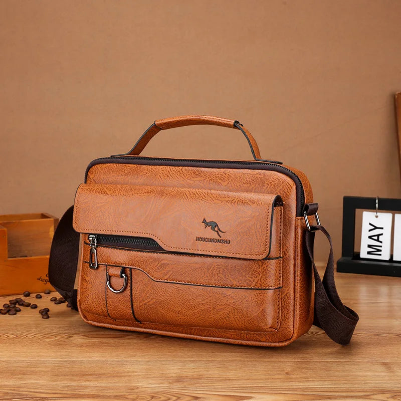 Bolsa Transversal Masculina, Bolsa Tiracolo Masculina, Bolsa Crossbody Masculina, Bolsa de Ombro Masculina, Bolsa Lateral Masculina, Bolsa Transversal para Homem, Bolsa Masculina Estilo Carteiro, Bolsa Tiracolo para Homem, Bolsa Transversal de Couro Masculina, Bolsa Pequena Masculina Transversal