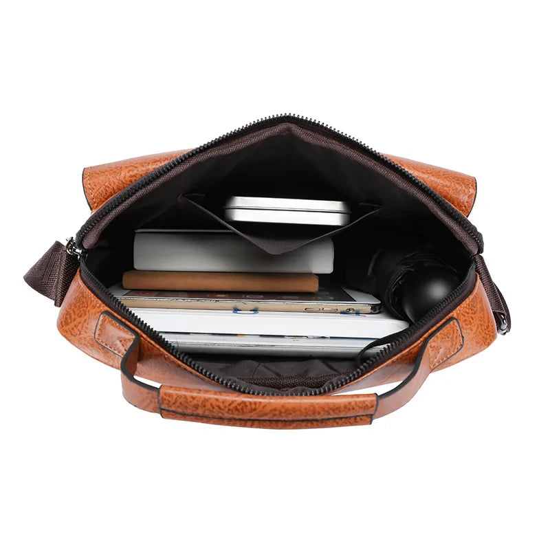 Bolsa Transversal Masculina, Bolsa Tiracolo Masculina, Bolsa Crossbody Masculina, Bolsa de Ombro Masculina, Bolsa Lateral Masculina, Bolsa Transversal para Homem, Bolsa Masculina Estilo Carteiro, Bolsa Tiracolo para Homem, Bolsa Transversal de Couro Masculina, Bolsa Pequena Masculina Transversal